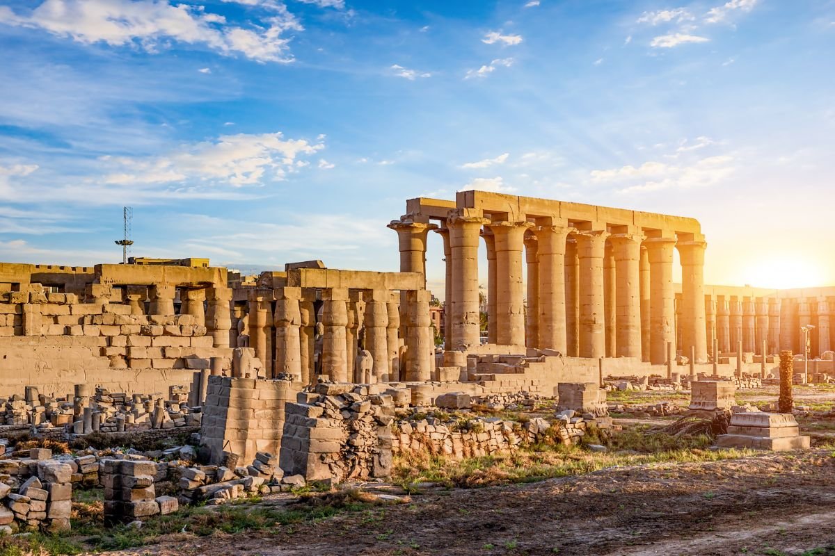 Cairo to Luxor 2-Day Tour with Valley of the Kings, Karnak Temple, Luxor Temple, Hatshepsut Temple, Colossi of Memnon and optional hot air balloon