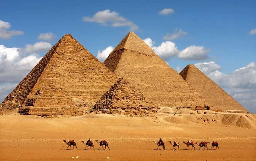 Day trip to Pyramids from Cairo